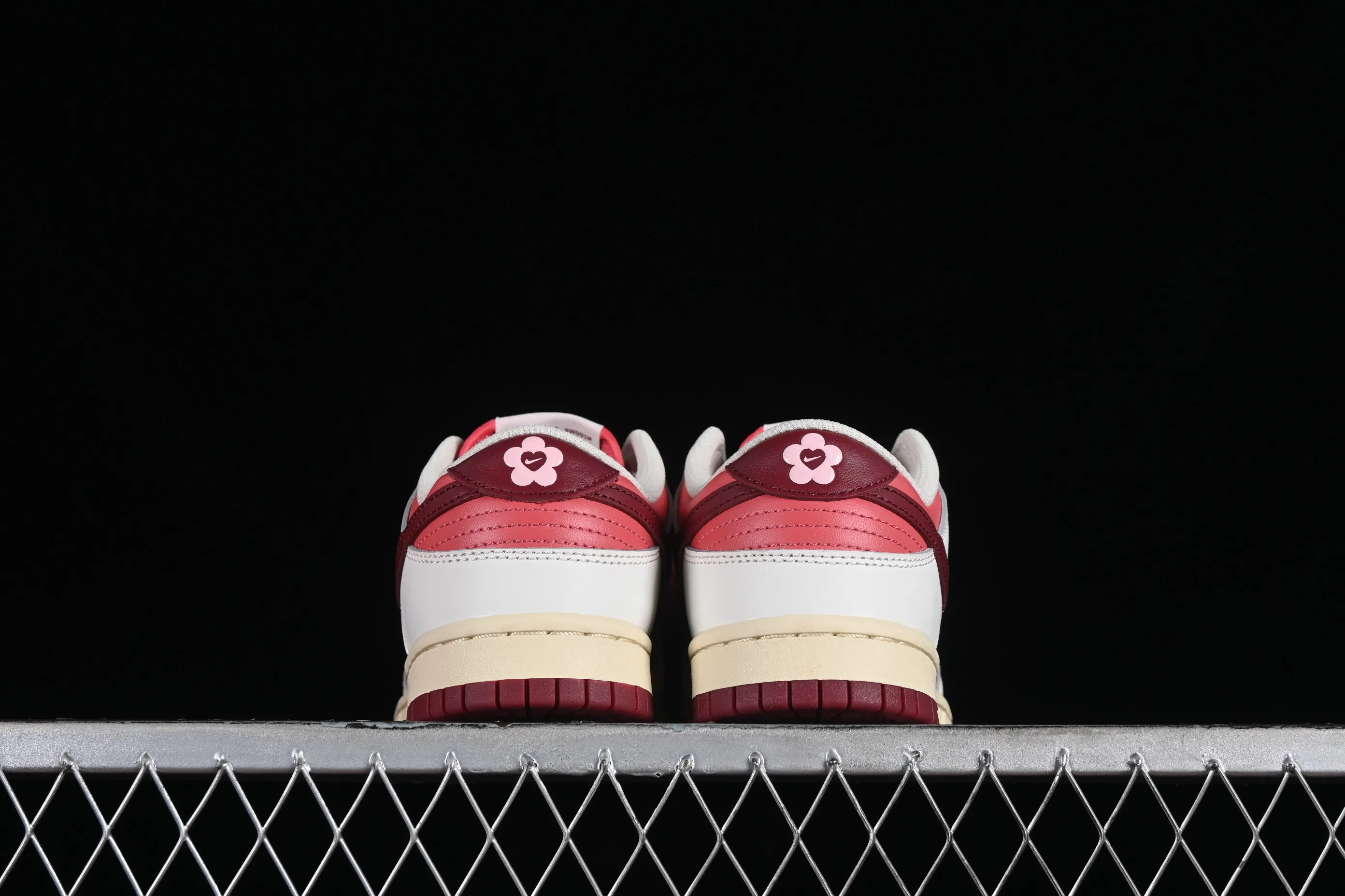 All Categories Nk SB Dunk Series Nk SB Dunk Low Low-top sneakers Foreign trade version Nk Dunk Low GS "Valentine's Day" Valentine's Day color SB low-top casual sneakers HF0736-161
